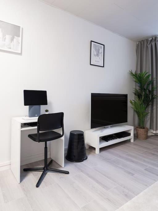 Cozy Roomy Studio Flat Next To Tram Stop @ Kallio Ελσίνκι Εξωτερικό φωτογραφία