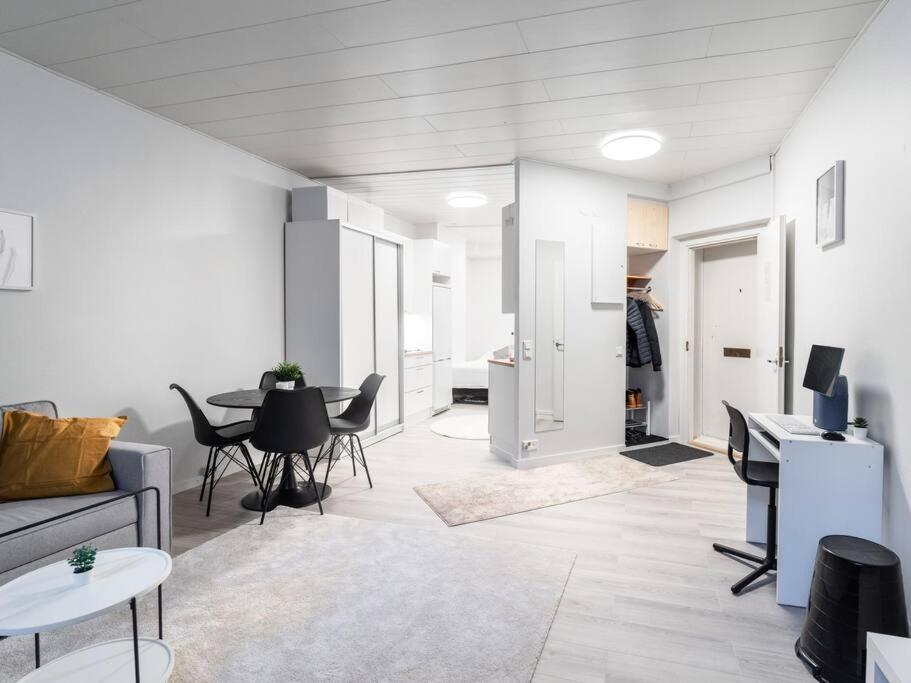 Cozy Roomy Studio Flat Next To Tram Stop @ Kallio Ελσίνκι Εξωτερικό φωτογραφία